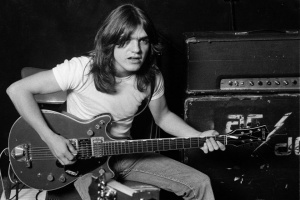 Zemřel kytarista AC/DC, Malcolm Young