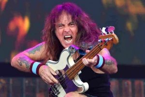 Steve Harris by z alba IRON MAIDEN „No Prayer for the Dying“  udělal pseudoživák