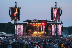 Enormní hluk při vystoupení METALLIKY na Download festivalu zvedl místním mandle
