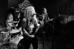 LIVE: PISSGRAVE, PHRENELITH, KAOSQUAD - Křest hnusem