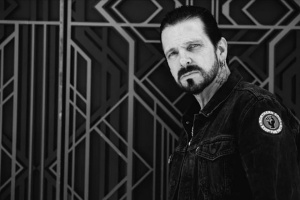 Poslední šance na tanec! Ricky Warwick vydává singl nasáklý duchem THIN LIZZY