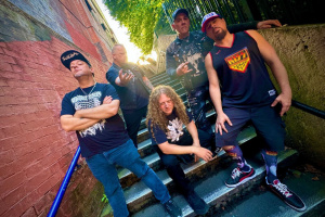 FORBIDDEN rozplétají v novém klipu  sebezničující lidskou DNA