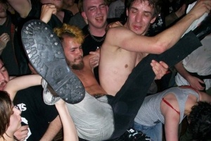 OI POLLOI – Pod praporem anarchie