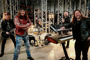 TRAKTOR si k pětadvacetinám nadělil nový klip