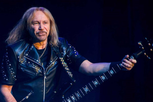 Ian Hill z JUDAS PRIEST: „Mentálně se všichni v kapele cítíme na 12 let.“