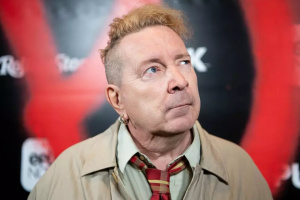 Johny Rotten od smrti manželky neprohodil se svými bývalými spoluhráči ze SEX PISTOLS ani slovo