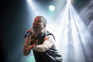 Zpěvákovi OMNIUM GATHERUM diagnostikovali lymfom