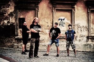 QUATTRO BUGGY znovu tasí metalové tesáky