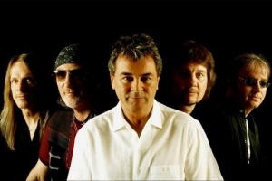 Poslouchejte: DEEP PURPLE - "All The Time in The World"