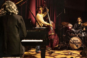 BLACK SABBATH v jazzovém hávu: JAZZ SABBATH v čele s Adamem Wakemanem míří do pražského Gauče