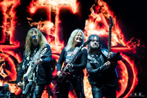 Rocková ikona se vrací! Lita Ford podepsala smlouvu s Frontiers a vydává temný singl „Dracula“