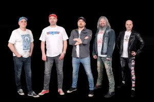 Harlej zachytili fantastický zážitek ze svého velkého koncertu v novém klipu 