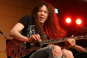 Kytarový vizionář Marty Friedman na nové desce a chce překonat sám sebe!