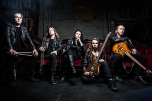 UNLEASH THE ARCHERS a jejich matriarcha