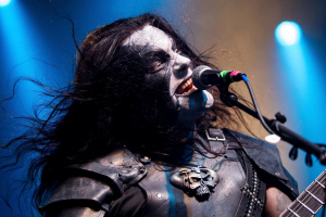 ABBATH ukončili koncert po dvou minutách. Frontman vztekle odhodil kytaru