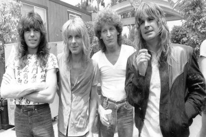 Rudy Sarzo s vděčností vzpomíná na laskavost Ozzyho a Sharon