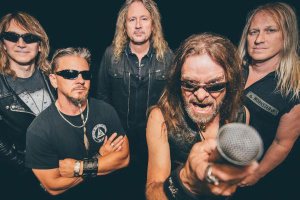 „Je trochu zvláštní, že jedna z našich největších desek vyšla před čtyřiceti lety,“ říká v říjnovém Sparku frontman FLOTSAM AND JETSAM
