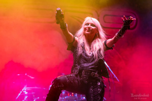 Doro navlékla hitu FLEETWOOD MAC ocelové brnění