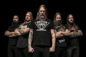 „Nechtěli jsme být za borce přes noc“, chválí si pozvolný růst AMON AMARTH baskytarista Ted Lundström