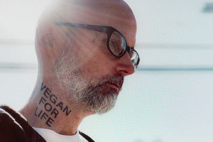 Moby sdílí režijní debut o punku a veganství