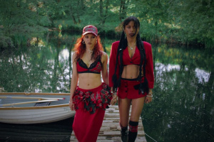 Nový singl NOVA TWINS se do vás zakousne jak piraňa