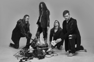 Temnotemní EMPTINESS nabízejí ochutnávku svého tmavého koláče