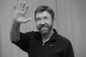 Zemřel Chuck Norris, herec, sportovec a borec borců