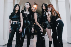 Hezký holky dělají ošklivý věci – Carla Harvey (ex-BUTCHER BABIES) ohlašuje debut své nové kapely THE VIOLENT HOUR