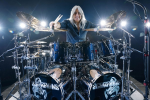 Mikkey Dee (SCORPIONS) naživo válí i po šedesátce