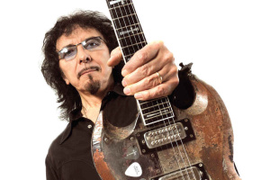 Tony Iommi se stal rytířem
