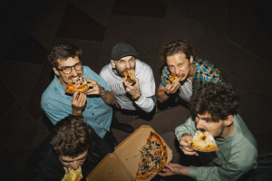 PANOPTIKUM novou deskou otevírá podnik „Pizza Extrapolis“