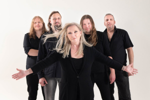 PAČESS vypustili nový výpravný klip k singlu „Nomád“ 