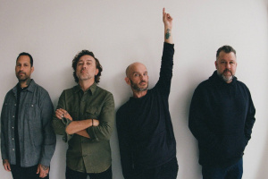 RISE AGAINST sdílí těsně před vydáním jubilejního alba jeho titulní skladbu 