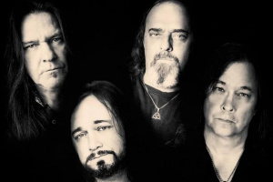 Bratři Droverové (ex-MEGADETH) mají novou kapelu: nekompromisně heavy WITHERING SCORN