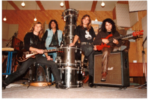 TUBLATANKA vydala remasterovanou reedici svého alba „Znovuzrodenie“, poprvé i na LP. Objednávejte na Sparkshopu!