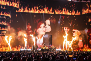 BRIT Awards v ohni: Robbie Williams si pošmákl na Ozzyho hitu „No More Tears“ 