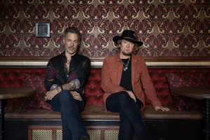 Legendy kytary Adrian Smith a Richie Kotzen míří poprvé společně do Prahy!