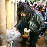 ALICE COOPER křtí nosorožce