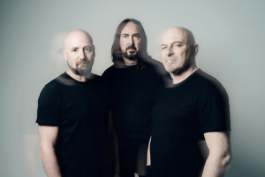 Tommy Vetterli (CORONER) nechtěl natočit další „No More Colours“, a tak natočil „Dissonance Theory".