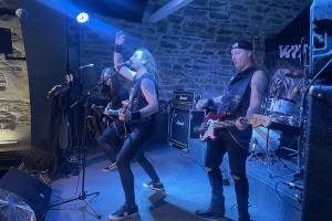 Fotoreport: WITCH HAMMER zvedli Rockové hranice ze židle