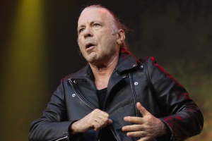 Bruce Dickinson o cenách lístků: „Nechceme, aby v první řadě stáli samí boháči.“