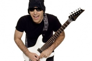 Joe Satriani dal dohromady novou sólovku