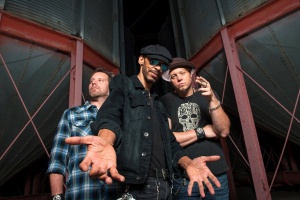 GRINDER BLUES, kapela frontmana KING'S X Douga Pinnicka, vyhlíží nové album