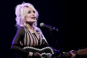 Zemřela Dolly Parton, legenda country i „Rockstar“ 