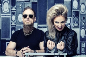 Nebojte se požádat o pomoc, praví v novém klipu BRUNHILDE