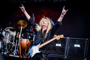 Axel Rudi Pell vydává nový singl a míří do Zlína!