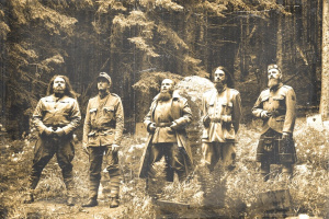 Zákopy se otevírají. Ukrajinští 1914 přivezou do Ostravy a Bratislavy hudební zkázu, podpoří je death/thrashoví NAHUM