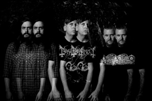 Poslechněte si: WHORES. - „Playing Poor“