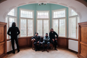 ESAZLESA se po šesti letech vrací s klipovkou „Dny“