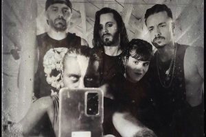 Pomodleme se, IGORRR vypouští démona…